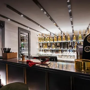 77 Seventy-seven - Maison D'art Collection Otel