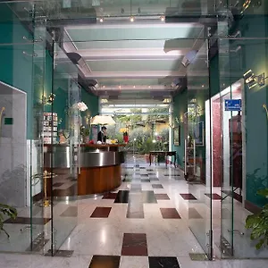 4* Hotel Ateneo Garden Palace